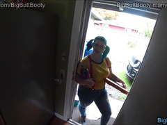 Pizza delivery bitch fucked from 2 guys